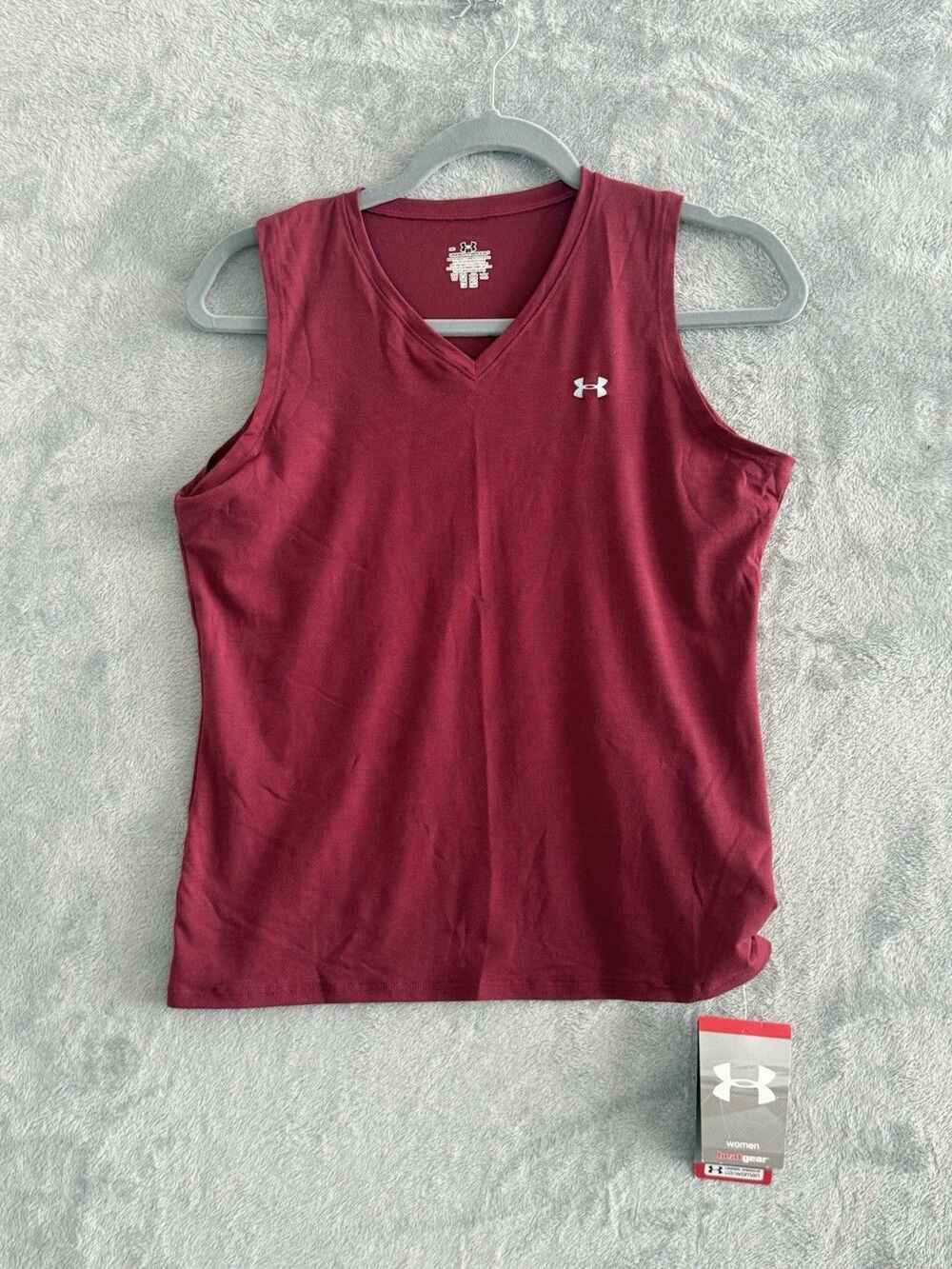 NWT Under Armour HeatGear Tank Top Womens M Burgundy V Neck Athletic